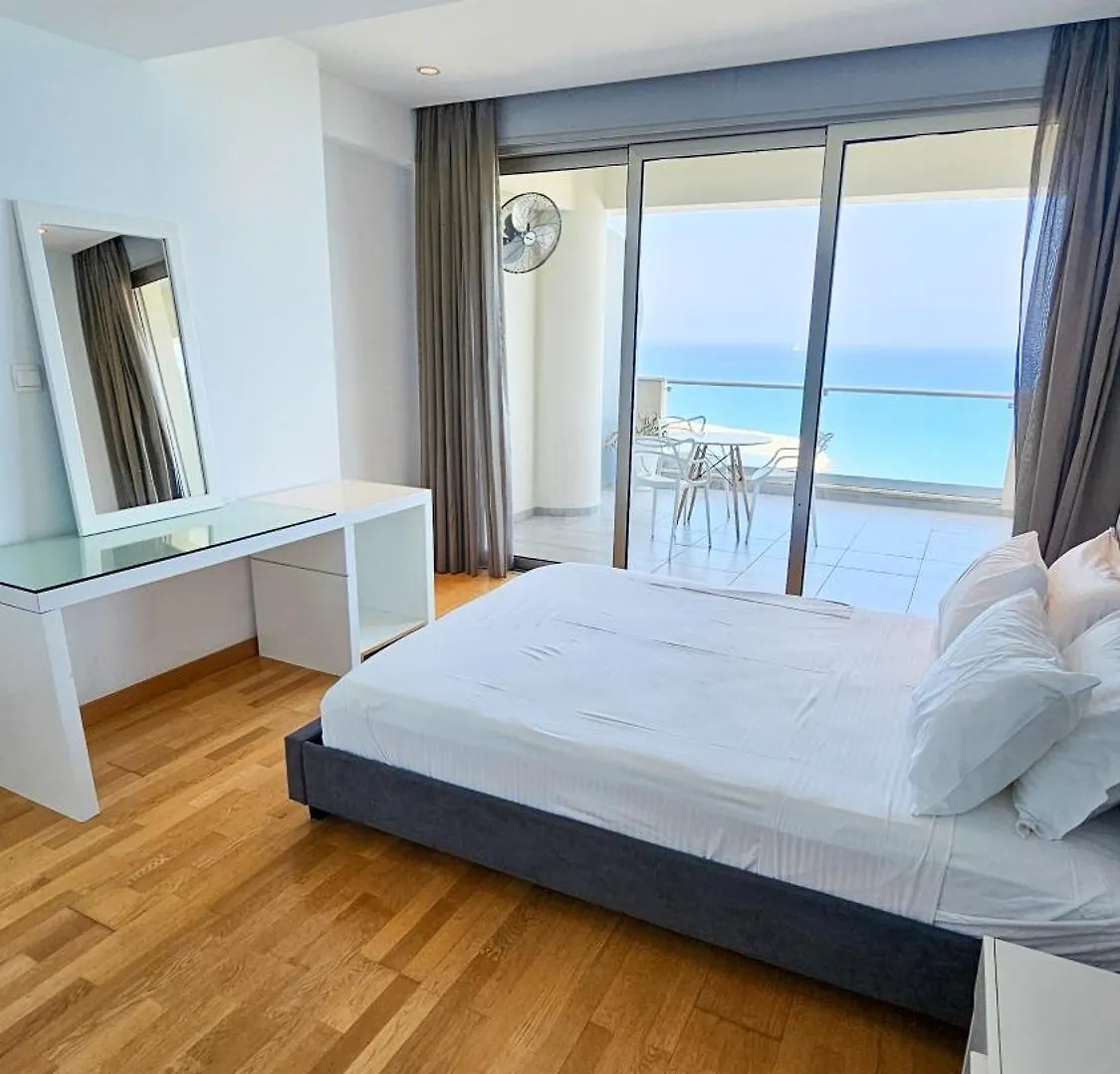 Beachfront Seaview Lux Penthouse Larnaka Zypern